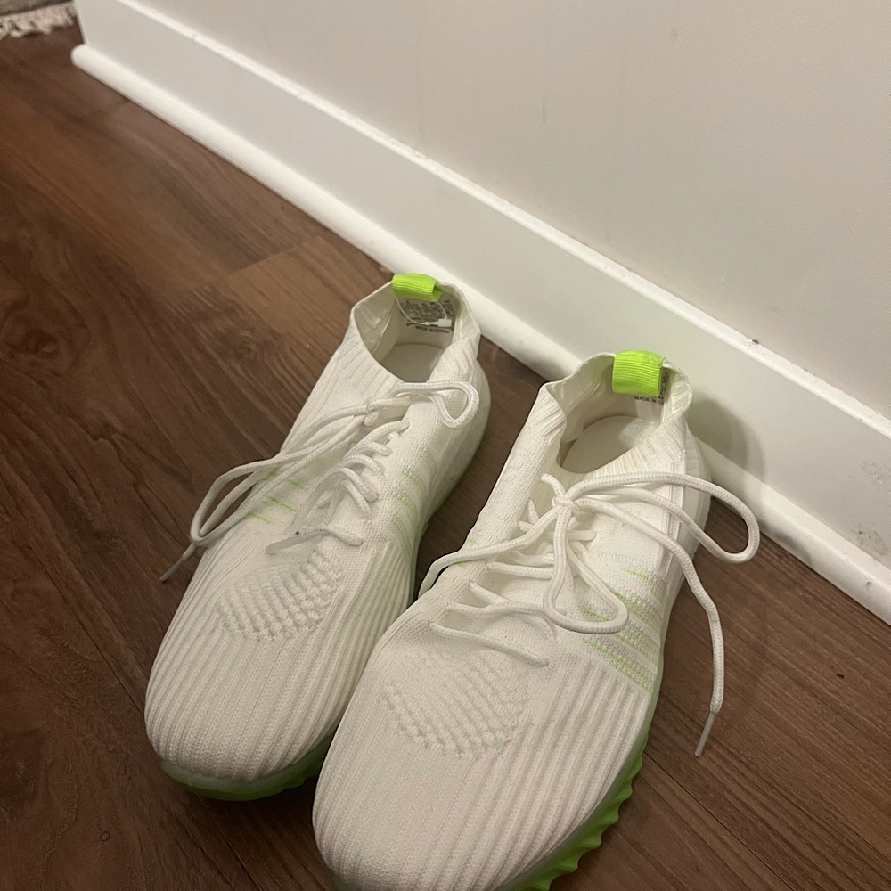 NWT Danskin Tennis Shoes